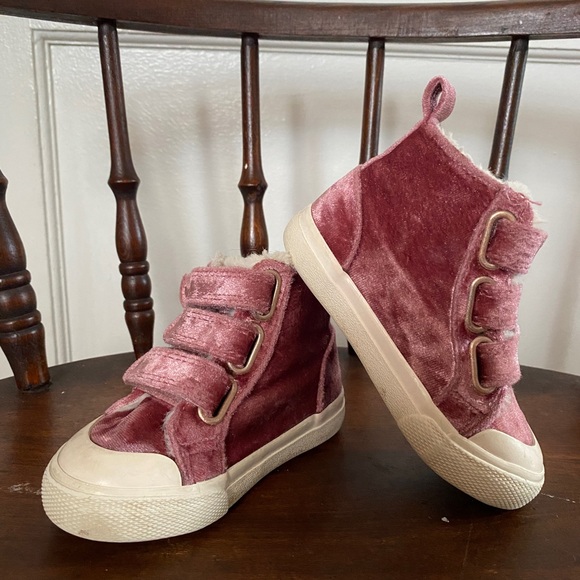 Old Navy boots and Cat & Jack zip sneakers with the (faux) FUR!! Toddler Sz5 - Picture 2 of 14